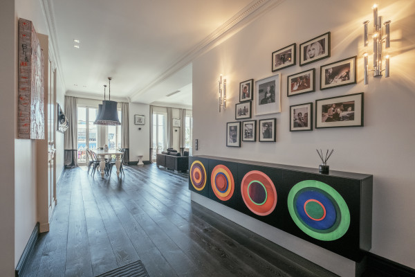 apartment in Cannes : Rent stunning 3 bedroom apartment located in the heart of Cannes across the street from the Palais and the port, close to the beaches of Cannes - Photo 12