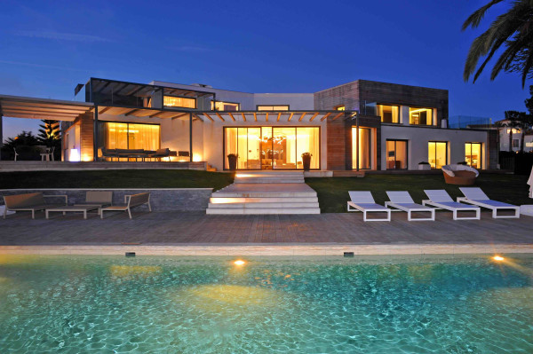 villa in Cannes : Rent Ultra Modern 7 bedroom villa overlooking the Islands off Cannes with easy access into the Croisette - Photo 10