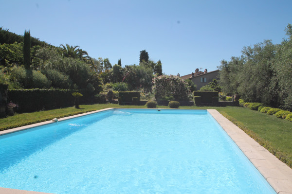 villa in Grasse : Rent this 8 bedrooms provencal villa between Valbonne and Grasse, perfect for family holidays. - Photo 40