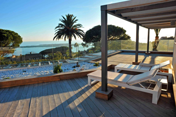 villa in Cannes : Rent Ultra Modern 7 bedroom villa overlooking the Islands off Cannes with easy access into the Croisette - Photo 5