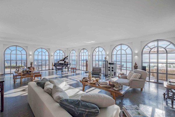 villa in Cannes : Rent Stunning 9 bedroom mansion in the hills of Cannes with incredible sea views, swimming pool and spacious gardens - Photo 8