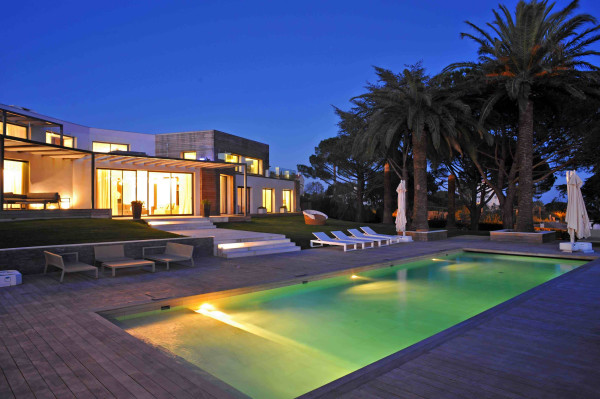villa in Cannes : Rent Ultra Modern 7 bedroom villa overlooking the Islands off Cannes with easy access into the Croisette - Photo 12