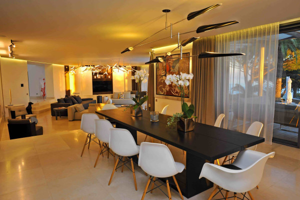 villa in Cannes : Rent Ultra Modern 7 bedroom villa overlooking the Islands off Cannes with easy access into the Croisette - Photo 30