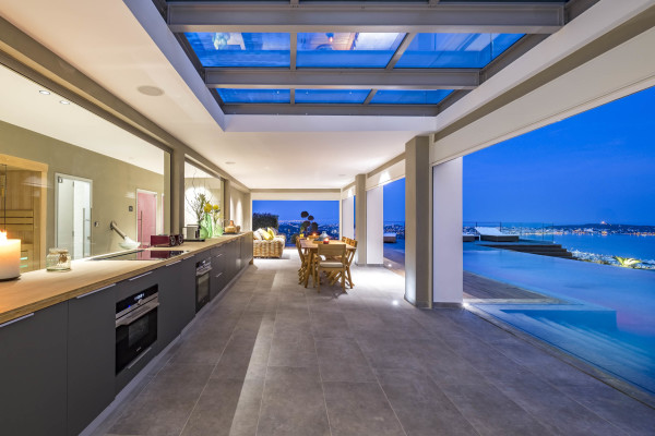 villa in Cannes : Rent Stunning 9 bedroom mansion in the hills of Cannes with incredible sea views, swimming pool and spacious gardens - Photo 53