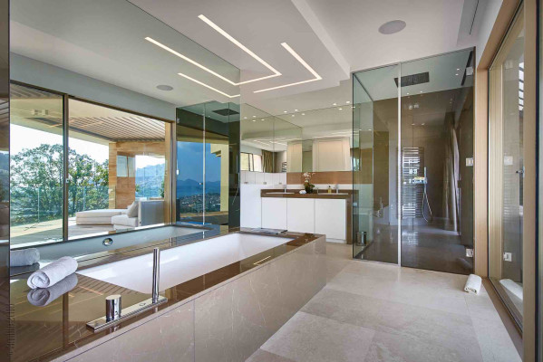 villa in Cannes : Rent incredible 6  bedroom, ultra stylish villa in the hills of Cannes with sea views and in close proximity to the Croisette - Photo 18