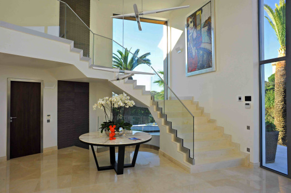 villa in Cannes : Rent Ultra Modern 7 bedroom villa overlooking the Islands off Cannes with easy access into the Croisette - Photo 8