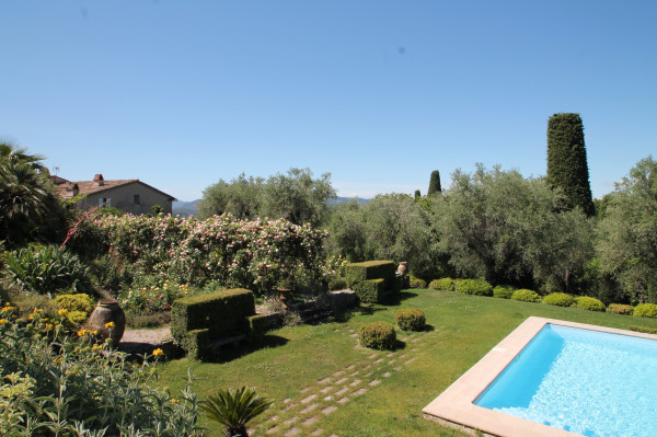 villa in Grasse : Rent this 8 bedrooms provencal villa between Valbonne and Grasse, perfect for family holidays. - Photo 39