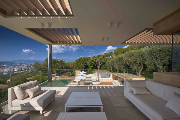 villa in Cannes : Rent incredible 6  bedroom, ultra stylish villa in the hills of Cannes with sea views and in close proximity to the Croisette - Photo 11