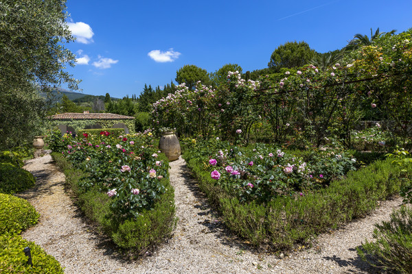 villa in Grasse : Rent this 8 bedrooms provencal villa between Valbonne and Grasse, perfect for family holidays. - Photo 32