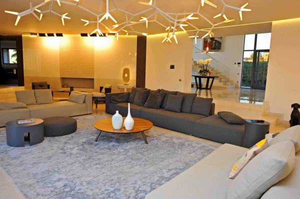 villa in Cannes : Rent Ultra Modern 7 bedroom villa overlooking the Islands off Cannes with easy access into the Croisette - Photo 33