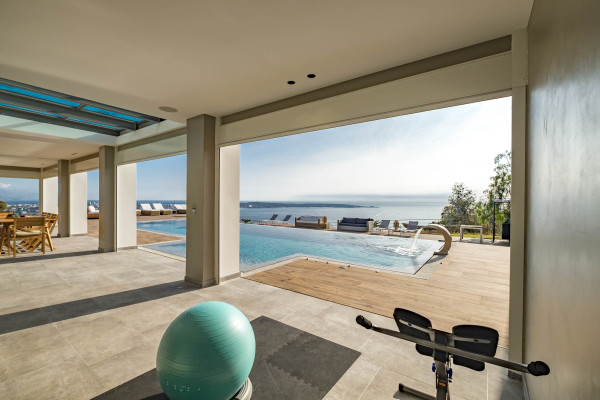 villa in Cannes : Rent Stunning 9 bedroom mansion in the hills of Cannes with incredible sea views, swimming pool and spacious gardens - Photo 49