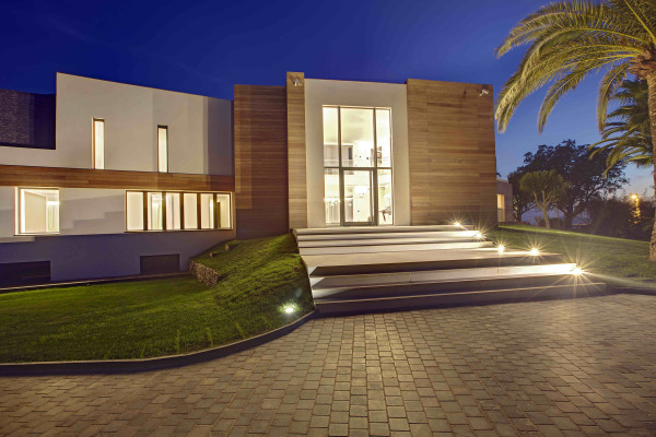 villa in Cannes : Rent Ultra Modern 7 bedroom villa overlooking the Islands off Cannes with easy access into the Croisette - Photo 36