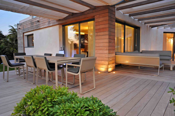 villa in Cannes : Rent Ultra Modern 7 bedroom villa overlooking the Islands off Cannes with easy access into the Croisette - Photo 17