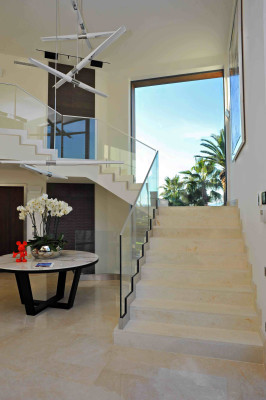 villa in Cannes : Rent Ultra Modern 7 bedroom villa overlooking the Islands off Cannes with easy access into the Croisette - Photo 7
