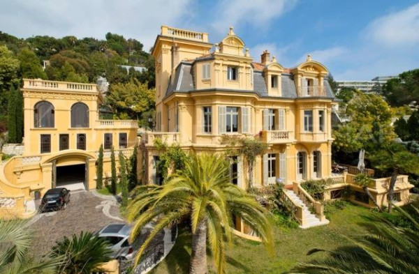 villa in Cannes : Rent Magnificent 8  bedroom Chateau styled villa in the hills of Cannes, ideal for events and large groups - Photo 2