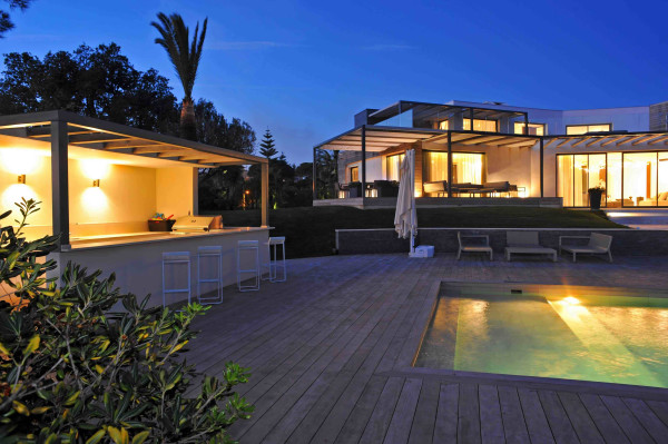 villa in Cannes : Rent Ultra Modern 7 bedroom villa overlooking the Islands off Cannes with easy access into the Croisette - Photo 11