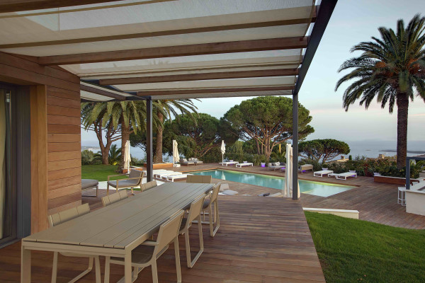 villa in Cannes : Rent Ultra Modern 7 bedroom villa overlooking the Islands off Cannes with easy access into the Croisette - Photo 40