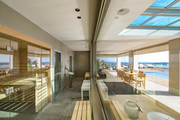villa in Cannes : Rent Stunning 9 bedroom mansion in the hills of Cannes with incredible sea views, swimming pool and spacious gardens - Photo 47