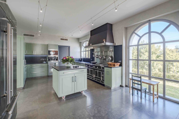 villa in Cannes : Rent Stunning 9 bedroom mansion in the hills of Cannes with incredible sea views, swimming pool and spacious gardens - Photo 15