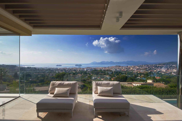 villa in Cannes : Rent incredible 6  bedroom, ultra stylish villa in the hills of Cannes with sea views and in close proximity to the Croisette - Photo 12