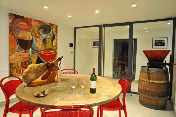 villa in Cannes : Rent Ultra Modern 7 bedroom villa overlooking the Islands off Cannes with easy access into the Croisette - Photo 31