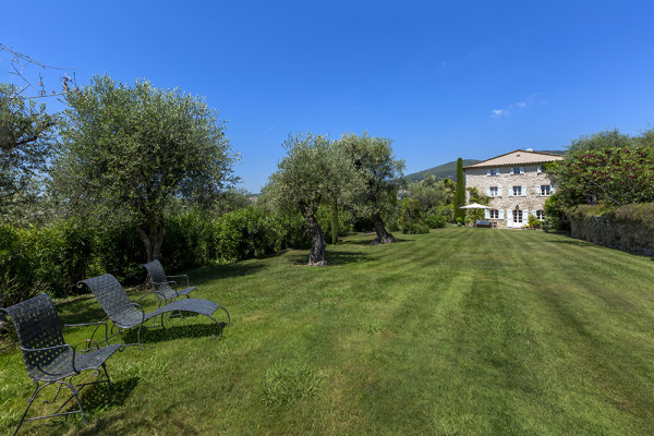 villa in Grasse : Rent this 8 bedrooms provencal villa between Valbonne and Grasse, perfect for family holidays. - Photo 27