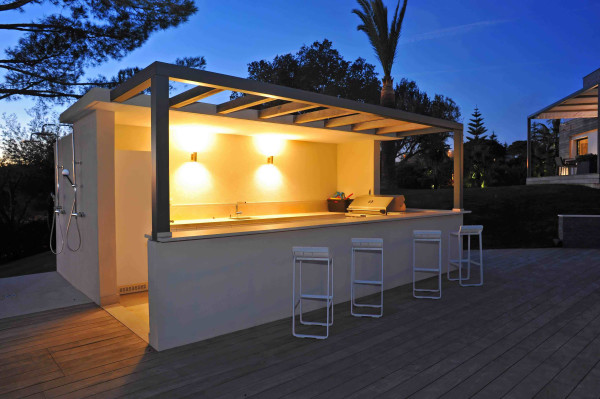 villa in Cannes : Rent Ultra Modern 7 bedroom villa overlooking the Islands off Cannes with easy access into the Croisette - Photo 14
