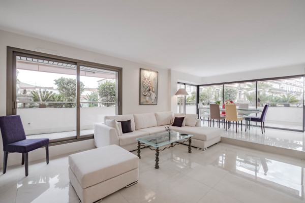 apartment in Cannes : Rent Ultra modern 3 bedroom apartment with terrace in the Residence of the Gray d'Albion a stones throw to the Croisette and the Palais - Photo 0