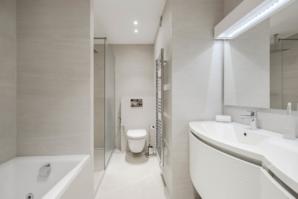 apartment in Cannes : Rent Ultra modern 3 bedroom apartment with terrace in the Residence of the Gray d'Albion a stones throw to the Croisette and the Palais - Photo 18