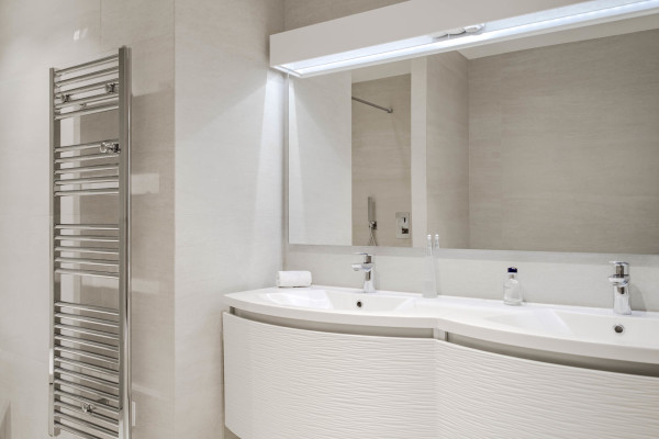 apartment in Cannes : Rent Ultra modern 3 bedroom apartment with terrace in the Residence of the Gray d'Albion a stones throw to the Croisette and the Palais - Photo 19