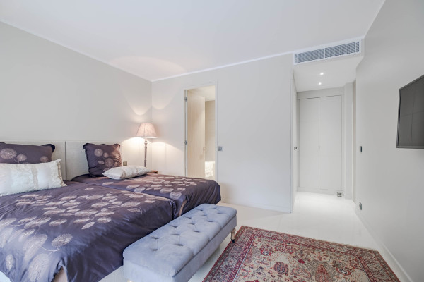 apartment in Cannes : Rent Ultra modern 3 bedroom apartment with terrace in the Residence of the Gray d'Albion a stones throw to the Croisette and the Palais - Photo 14