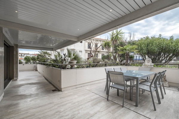 apartment in Cannes : Rent Ultra modern 3 bedroom apartment with terrace in the Residence of the Gray d'Albion a stones throw to the Croisette and the Palais - Photo 7