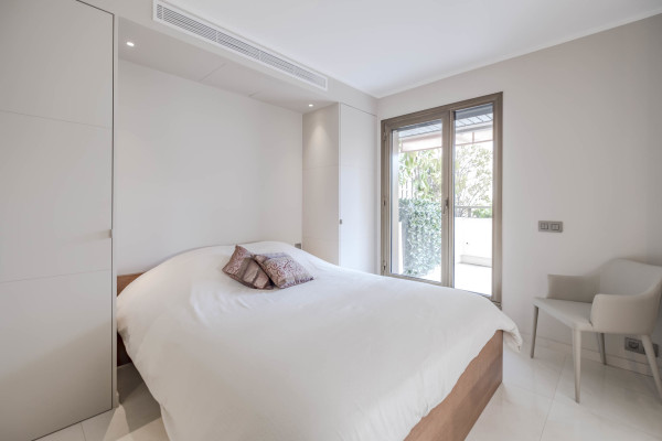 apartment in Cannes : Rent Ultra modern 3 bedroom apartment with terrace in the Residence of the Gray d'Albion a stones throw to the Croisette and the Palais - Photo 16