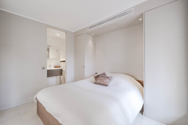 apartment in Cannes : Rent Ultra modern 3 bedroom apartment with terrace in the Residence of the Gray d'Albion a stones throw to the Croisette and the Palais - Photo 15