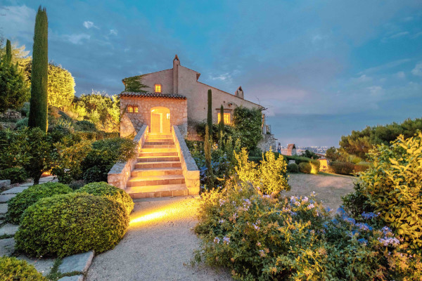 villa in Saint-Paul-de-Vence : Rent 8 bedroom stunning villa in St Paul de Vence with spacious grounds and 2 swimming pools - Photo 98