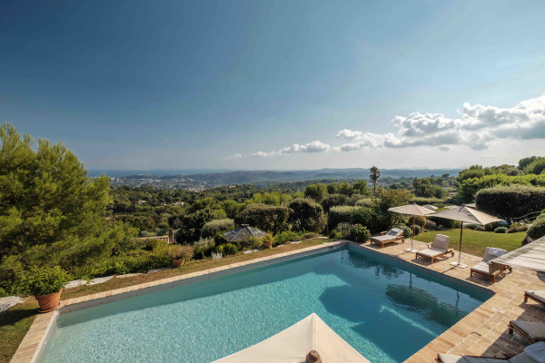 villa in Saint-Paul-de-Vence : Rent 8 bedroom stunning villa in St Paul de Vence with spacious grounds and 2 swimming pools - Photo 19
