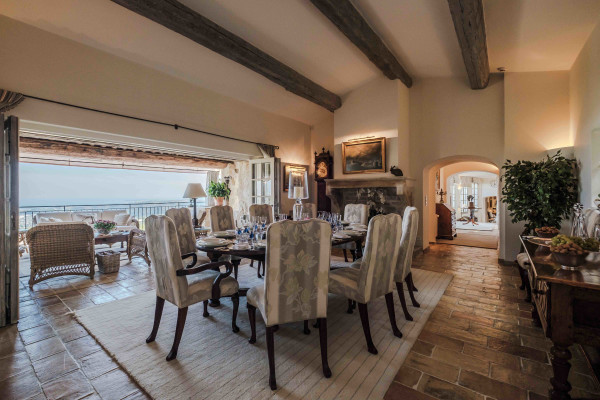 villa in Saint-Paul-de-Vence : Rent 8 bedroom stunning villa in St Paul de Vence with spacious grounds and 2 swimming pools - Photo 58