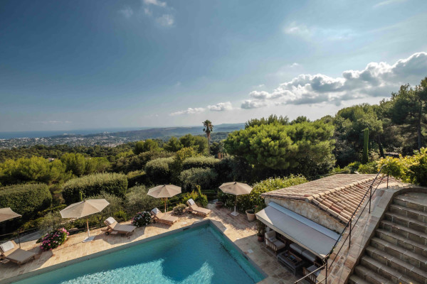 villa in Saint-Paul-de-Vence : Rent 8 bedroom stunning villa in St Paul de Vence with spacious grounds and 2 swimming pools - Photo 26