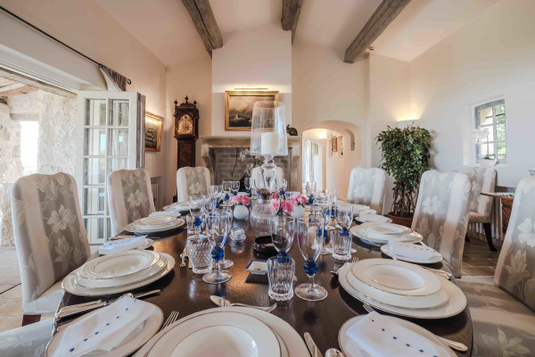 villa in Saint-Paul-de-Vence : Rent 8 bedroom stunning villa in St Paul de Vence with spacious grounds and 2 swimming pools - Photo 59