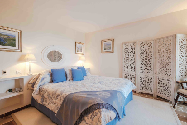 villa in Saint-Paul-de-Vence : Rent 8 bedroom stunning villa in St Paul de Vence with spacious grounds and 2 swimming pools - Photo 42