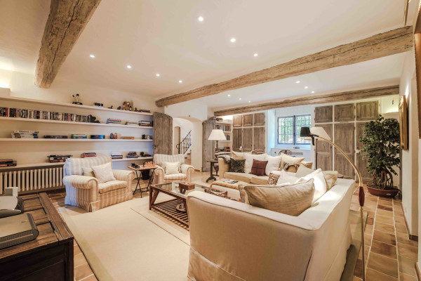 villa in Saint-Paul-de-Vence : Rent 8 bedroom stunning villa in St Paul de Vence with spacious grounds and 2 swimming pools - Photo 44