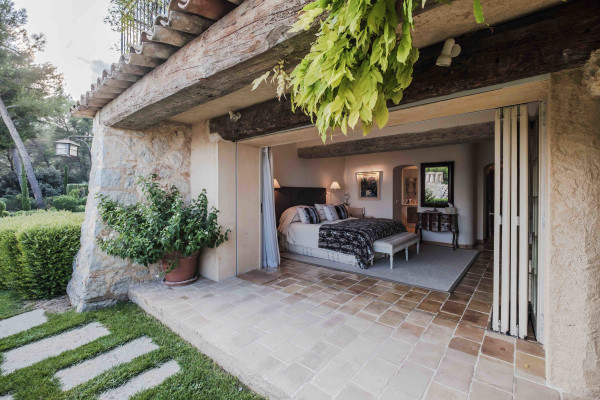 villa in Saint-Paul-de-Vence : Rent 8 bedroom stunning villa in St Paul de Vence with spacious grounds and 2 swimming pools - Photo 40