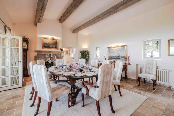 villa in Saint-Paul-de-Vence : Rent 8 bedroom stunning villa in St Paul de Vence with spacious grounds and 2 swimming pools - Photo 60
