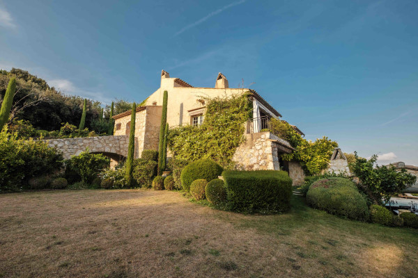 villa in Saint-Paul-de-Vence : Rent 8 bedroom stunning villa in St Paul de Vence with spacious grounds and 2 swimming pools - Photo 50