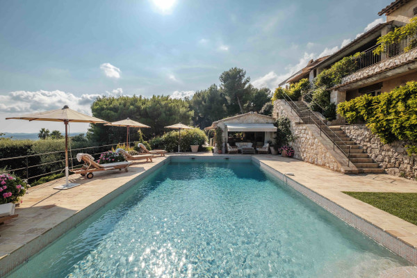 villa in Saint-Paul-de-Vence : Rent 8 bedroom stunning villa in St Paul de Vence with spacious grounds and 2 swimming pools - Photo 12