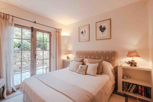 villa in Saint-Paul-de-Vence : Rent 8 bedroom stunning villa in St Paul de Vence with spacious grounds and 2 swimming pools - Photo 46