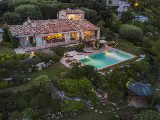 villa in Saint-Paul-de-Vence : Rent 8 bedroom stunning villa in St Paul de Vence with spacious grounds and 2 swimming pools - Photo 7
