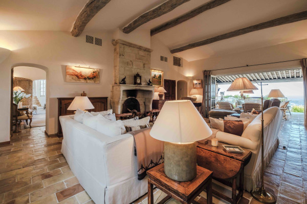villa in Saint-Paul-de-Vence : Rent 8 bedroom stunning villa in St Paul de Vence with spacious grounds and 2 swimming pools - Photo 48