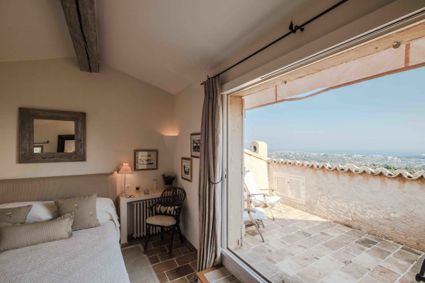 villa in Saint-Paul-de-Vence : Rent 8 bedroom stunning villa in St Paul de Vence with spacious grounds and 2 swimming pools - Photo 34