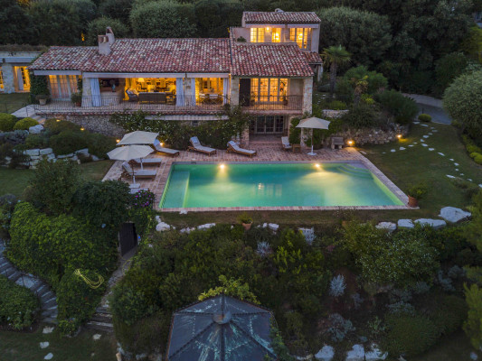villa in Saint-Paul-de-Vence : Rent 8 bedroom stunning villa in St Paul de Vence with spacious grounds and 2 swimming pools - Photo 8